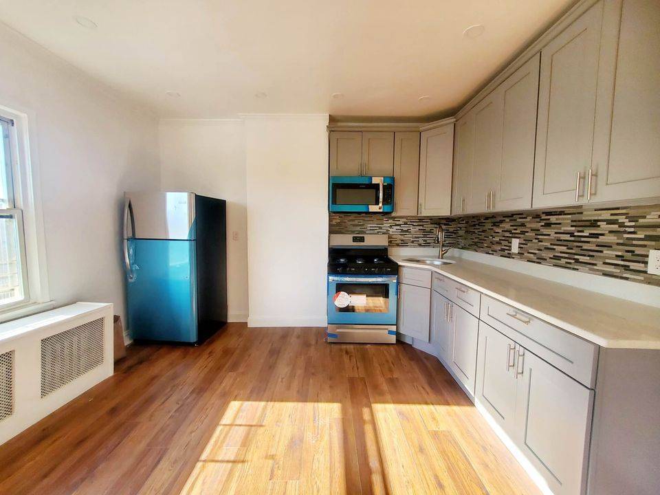 Foto principal - 2354 Waterbury Ave