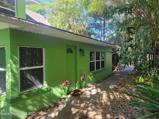 Building Photo - 874 Spiller St