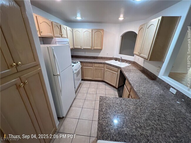 Building Photo - 2050 W Warm Springs Rd