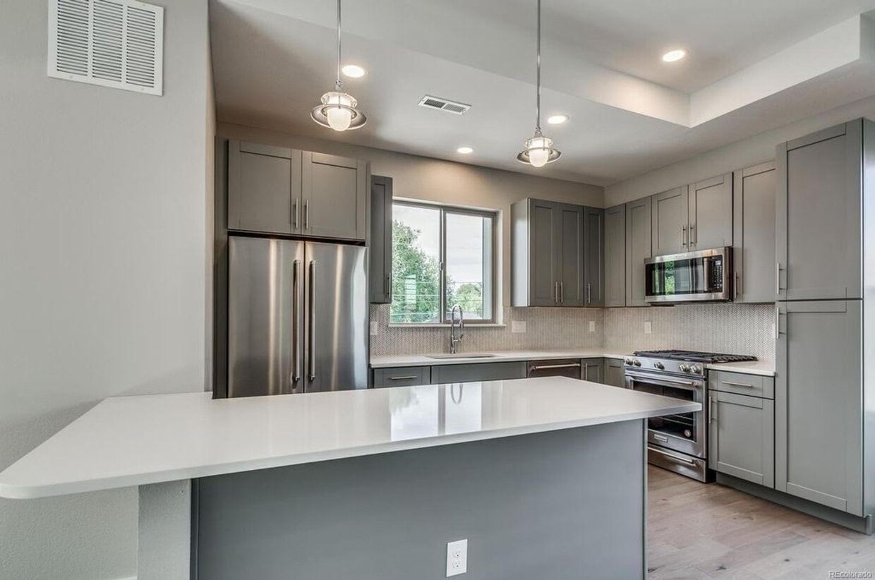 Primary Photo - Luxurious End-Unit Modern Townhome at 5360...