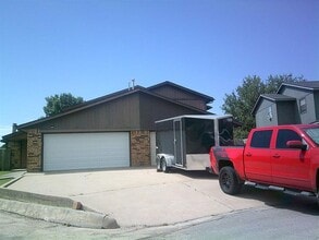 Building Photo - 5402 NW Sir Brian Ave