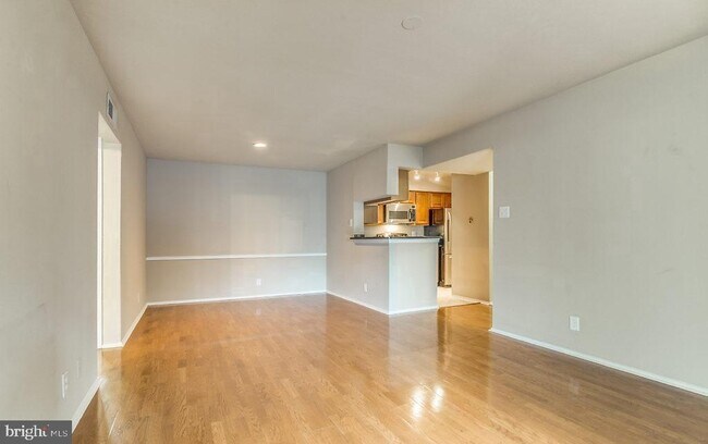Foto del edificio - 3305 Wyndham Cir