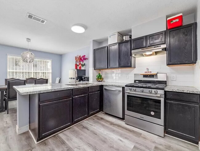 Foto del edificio - 10207 Revelstoke Dr