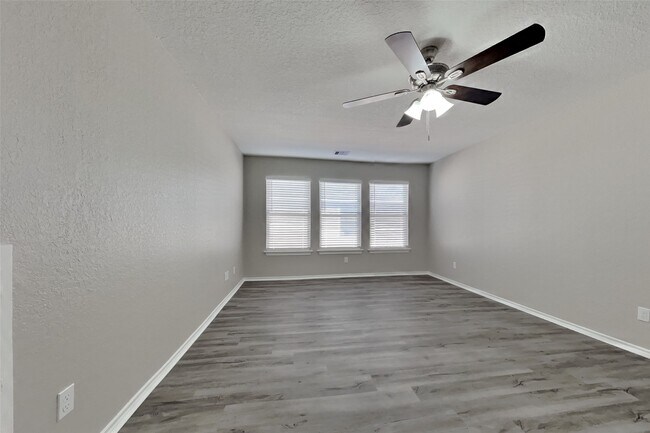 Foto del edificio - 22003 Avonglen Ln