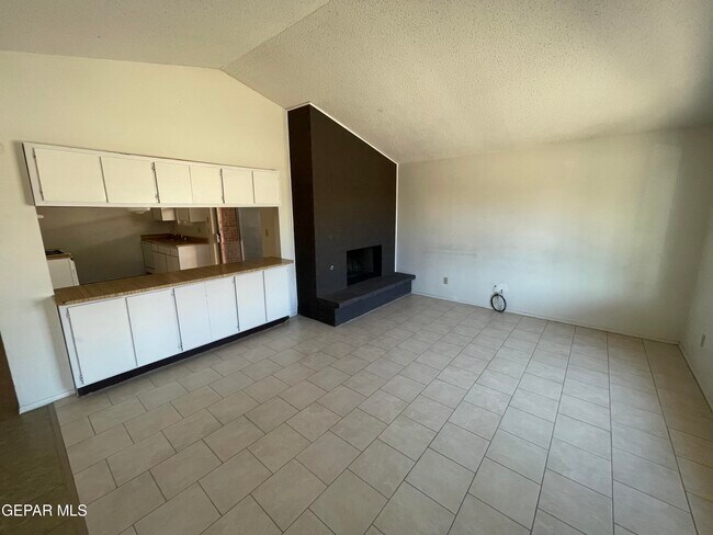 Building Photo - 2901 Beachcomber Dr