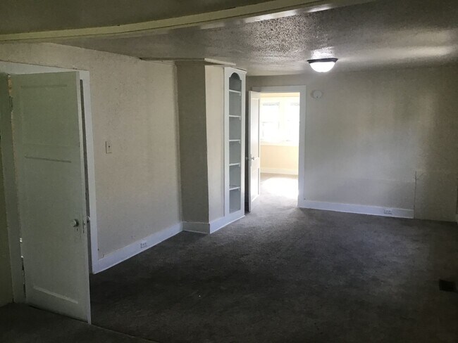 Foto del edificio - 4 Bedroom Single Family Home