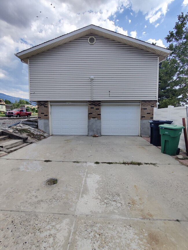 Building Photo - 4 Bed/2 Bath home in Sandy