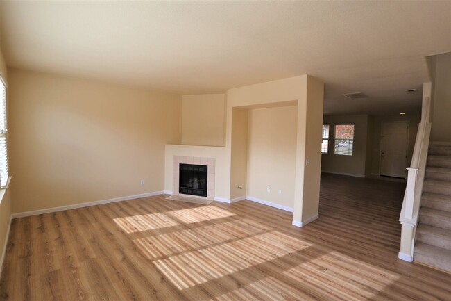 Building Photo - Super spacious home in Patterson