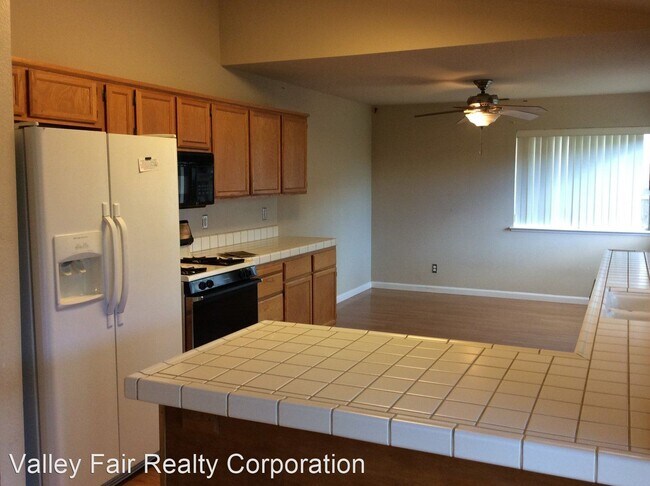 Building Photo - 3 br, 2 bath House - 1880 WHISPERING OAKS DR