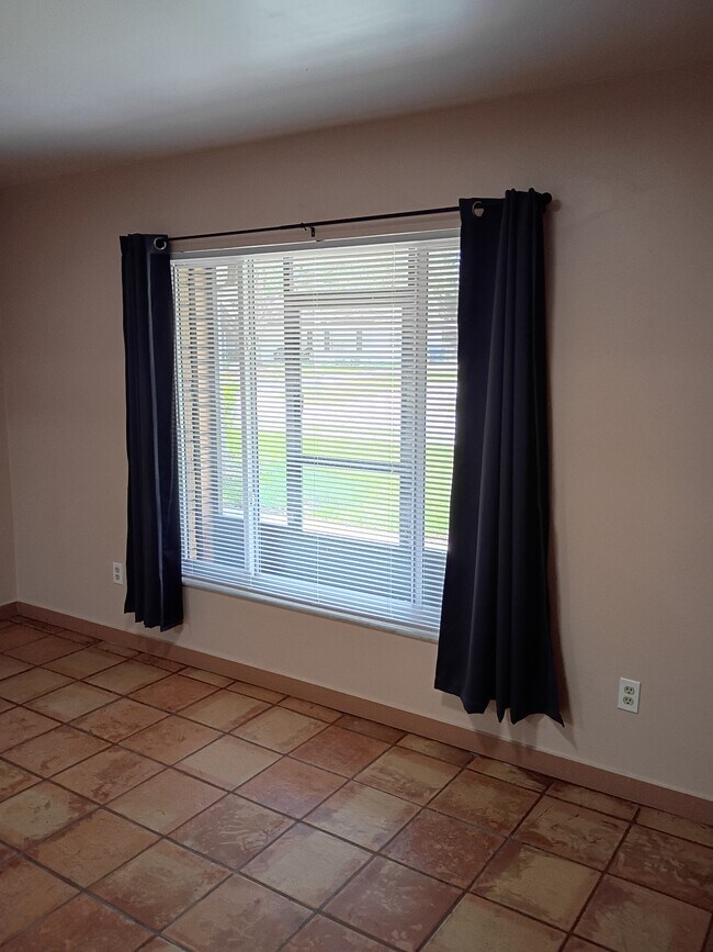 Foto del edificio - 6904 Mathers Ln