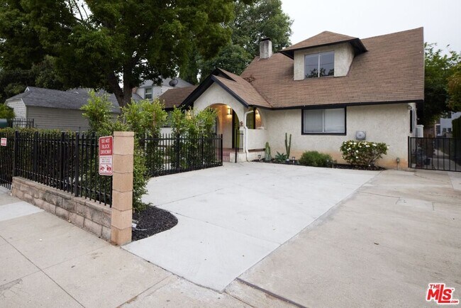 Building Photo - 214 N Avenue 52