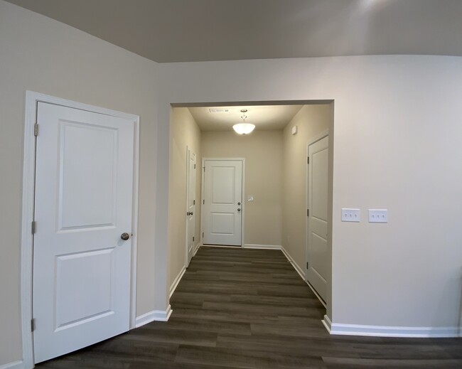 Building Photo - 4052 Beckton Trl