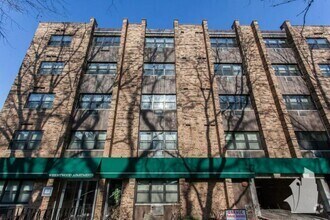 Building Photo - 660 W Wrightwood Ave