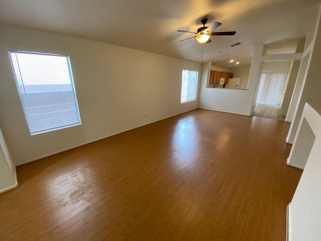 Foto del edificio - 3 bed/2 bath home located in Summerlin