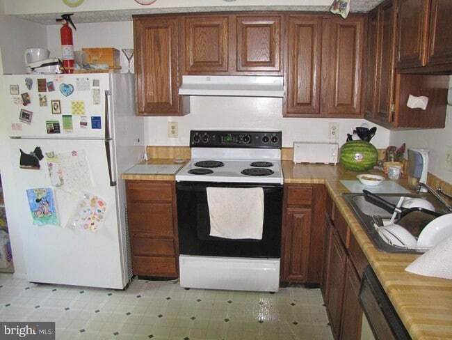 Building Photo - 8024 Tyson Oaks Cir