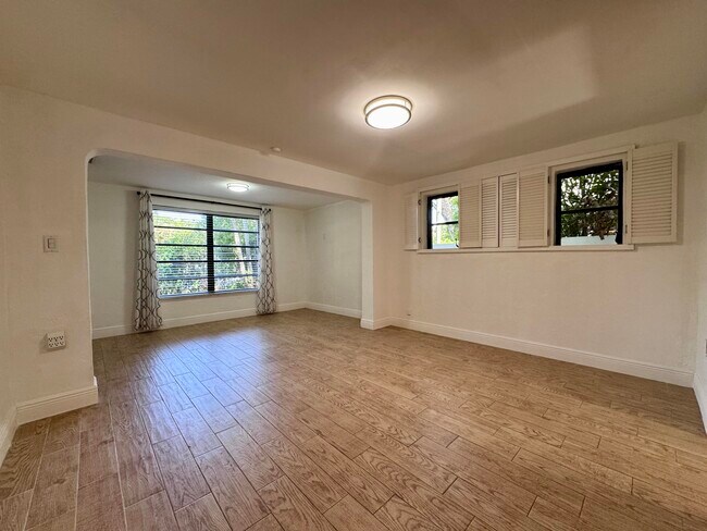Foto del edificio - 2390 SW 18th Ave