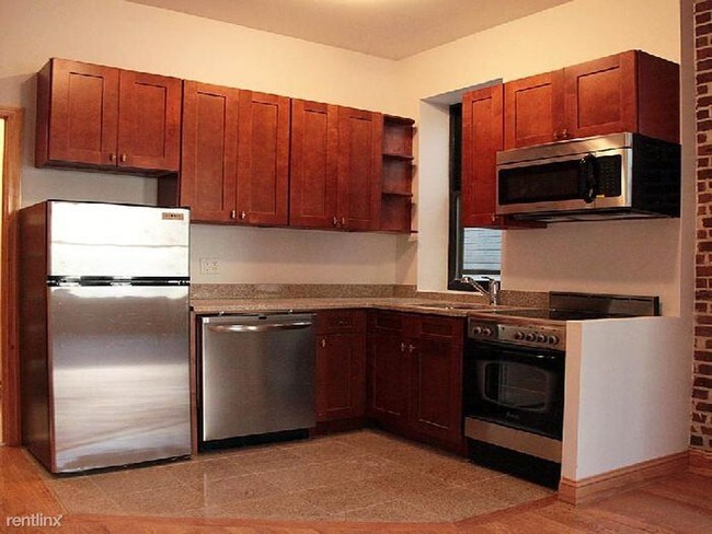 Foto del edificio - 324 E 52nd St