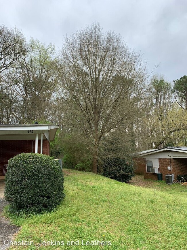 Building Photo - 400 Venita Dr