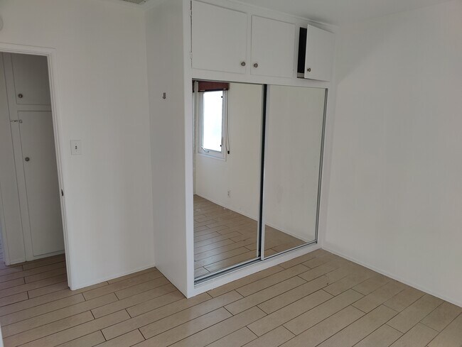 Bedrooms - 1219 E Mariposa Ave