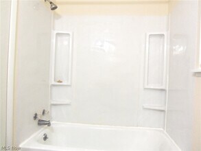 Building Photo - 762 Mentor Ave