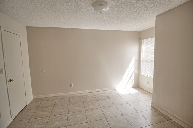 Building Photo - 364 Northpointe Ct