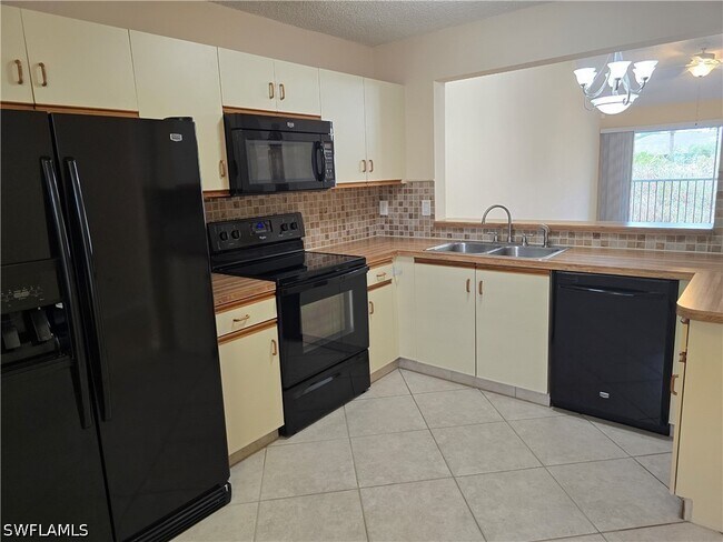 Foto del edificio - 5741 Whitaker Rd