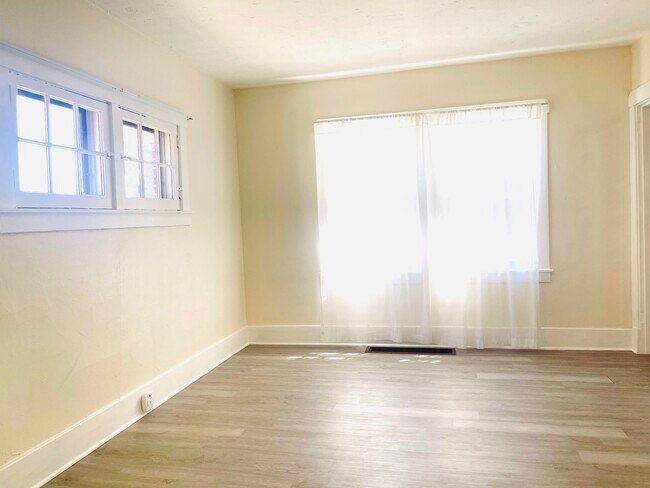 Comedor - 2331 Los Angeles Ave