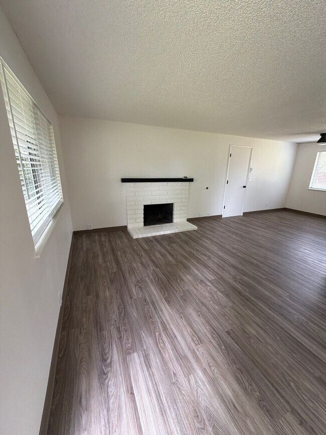 Foto del edificio - 1040 Lamplite Ln