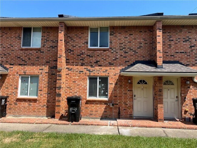 Foto del edificio - 3213 Golden Dr