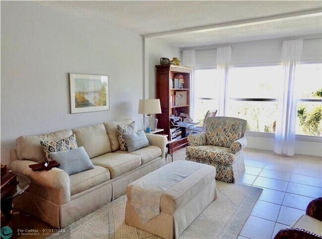 Foto del edificio - 4200 Crystal Lake Dr