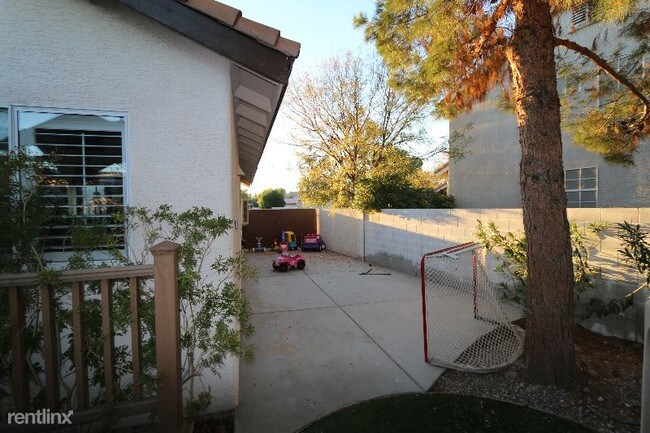Building Photo - 5 br, 3 bath House - 7670 Hartwell Dr