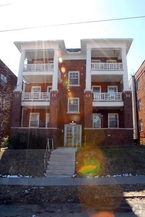 Building Photo - 209-211 W 38th St