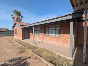 Building Photo - 1128 N Coolidge Ave