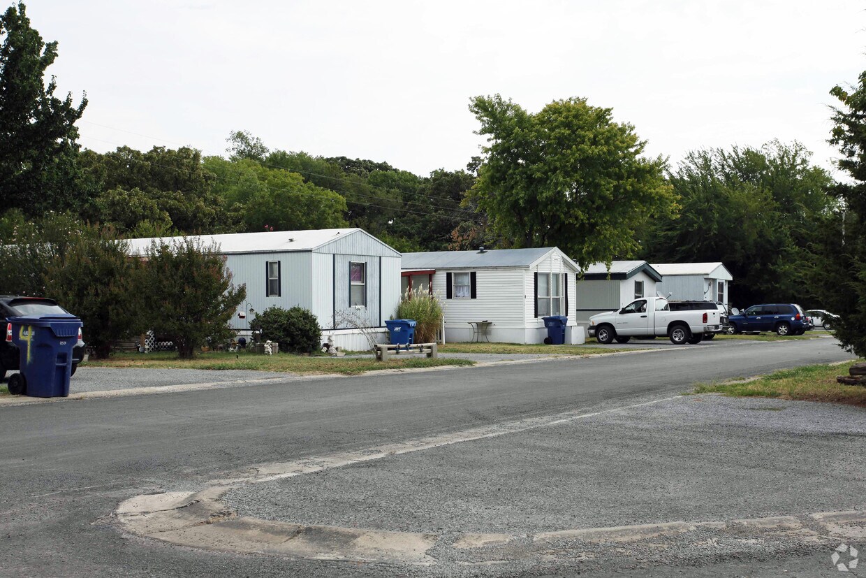 Primary Photo - Sunnylane Estates