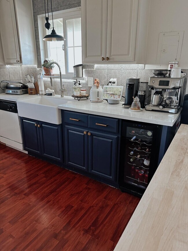 Foto del edificio - 890 Teakwood Ct