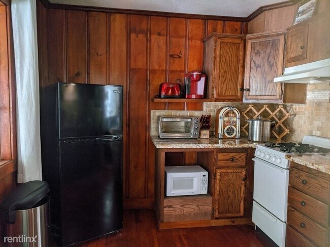 Building Photo - Studio, 1 bath Apartment - S. Fitch Mtn Rd