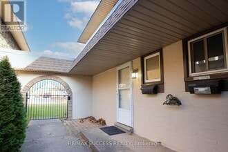 Building Photo - 4230-4230 Meadowvale Dr