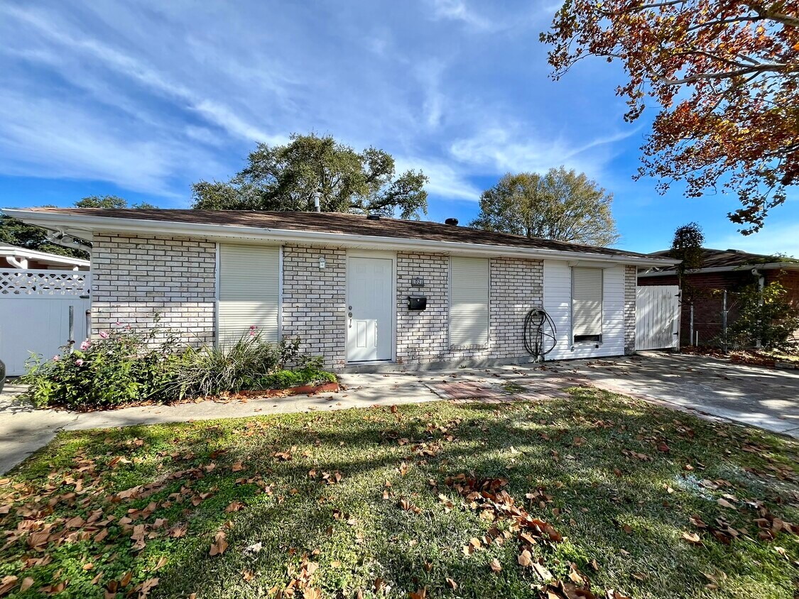 1021 Sandalwood Dr, Harvey, LA 70058 House Rental in Harvey, LA