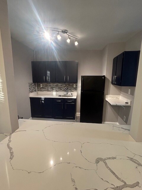 Foto del edificio - 528 E 43rd St