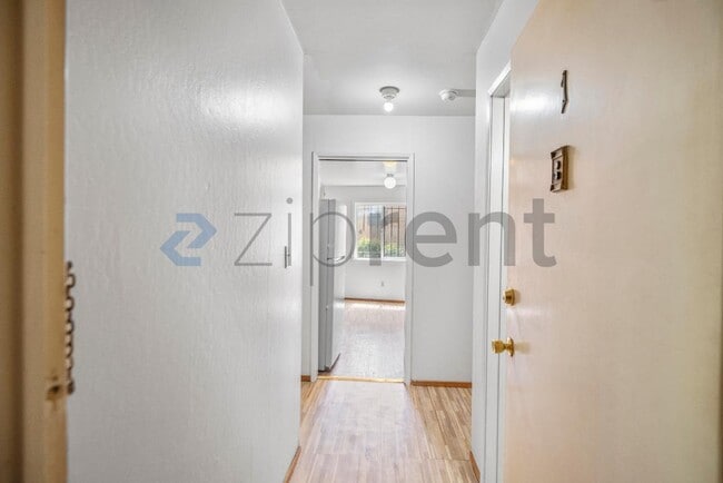 Building Photo - Unit 1