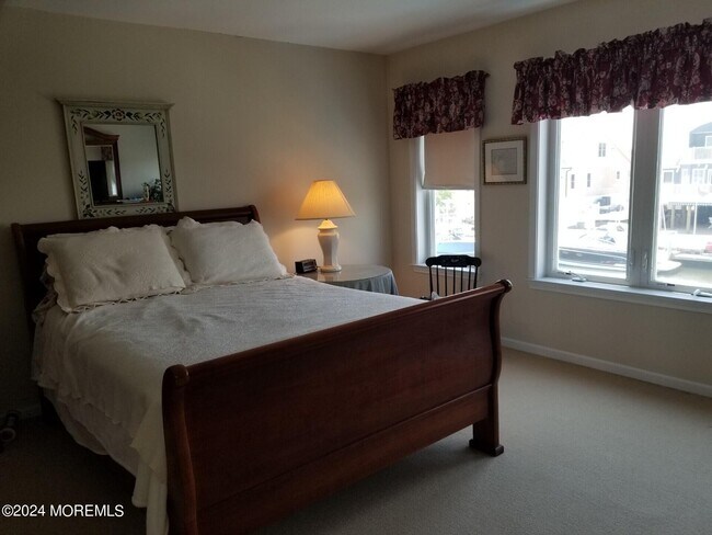 Foto del edificio - 1877 Compass Ct