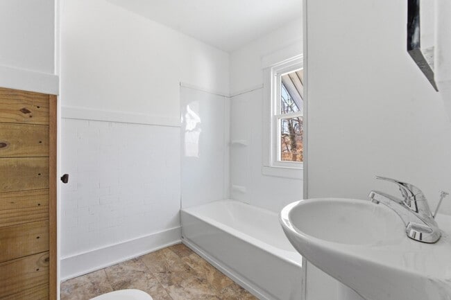 Building Photo - 223 Elmhurst Rd