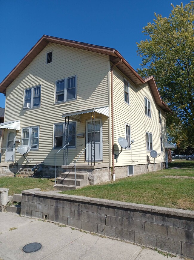 Building Photo - 3038 E Lynn St