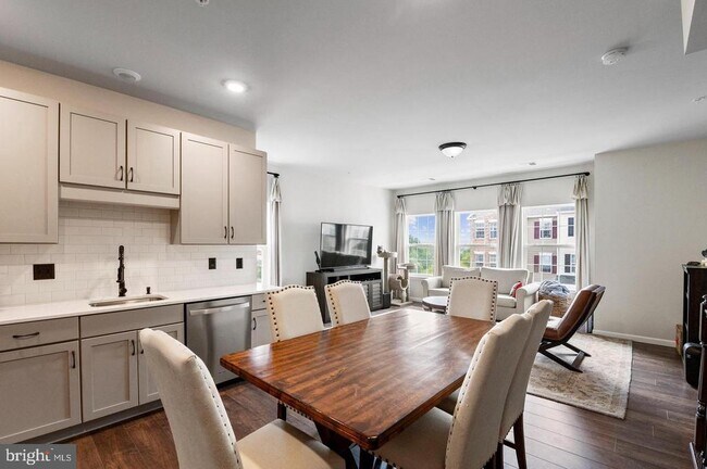 Building Photo - 3070 Goshen Dr