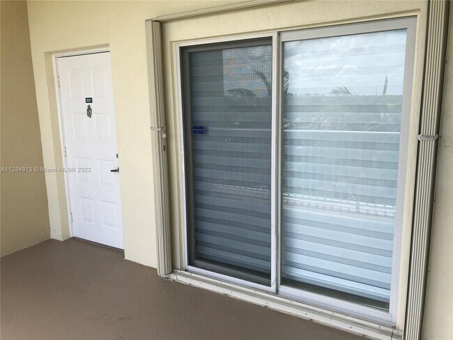 Foto del edificio - 10710 NW 66th St