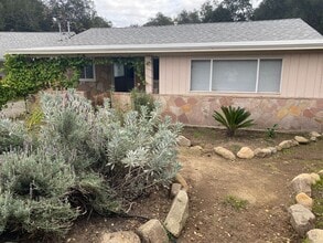 Building Photo - 144 N La Luna Ave