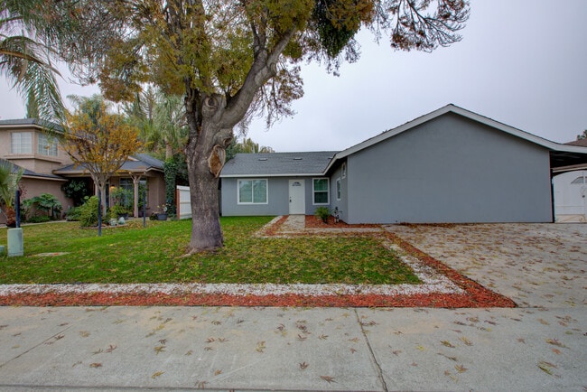Building Photo - 9855 Douglas Ave