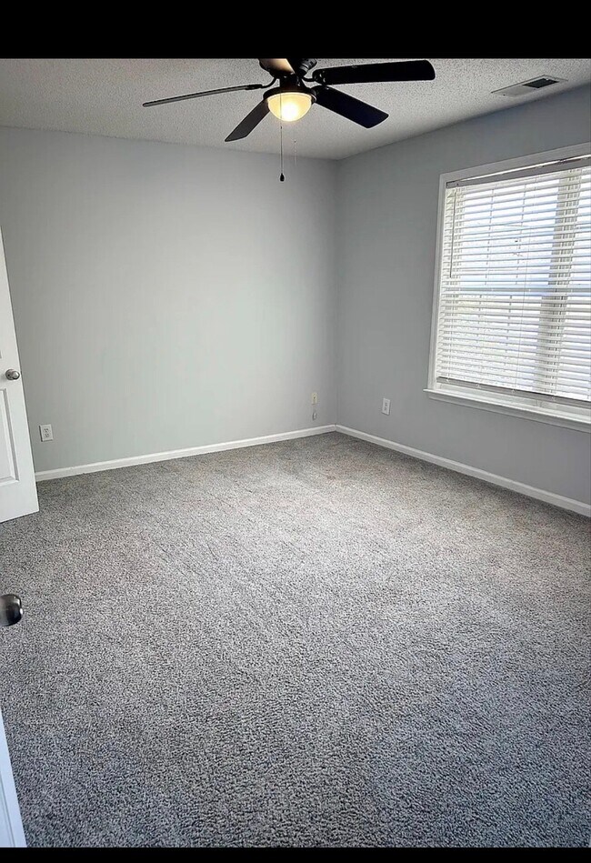 Foto del edificio - 8662 Meadowmont View Dr