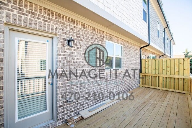 Photo - Exquisite Townhome in City of Buford
