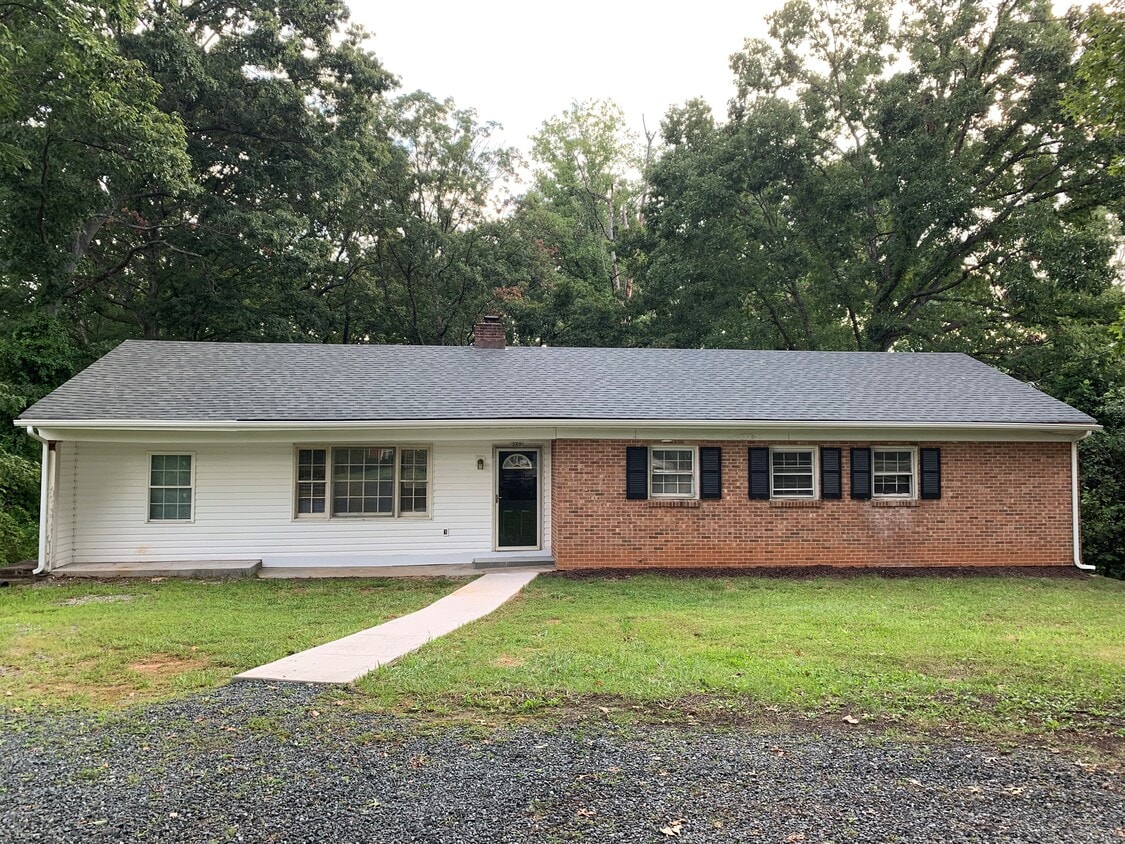 Primary Photo - 257 Dixie Airport Rd